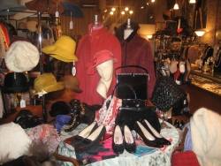 Store B in Wicker Park Store B in Wicker Park
